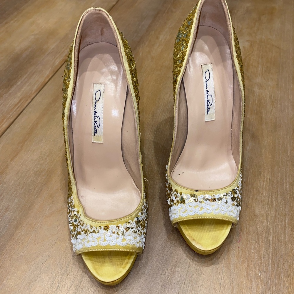 Oscar de la Renta Yellow Sequin Lace Peep-Toe Pumps